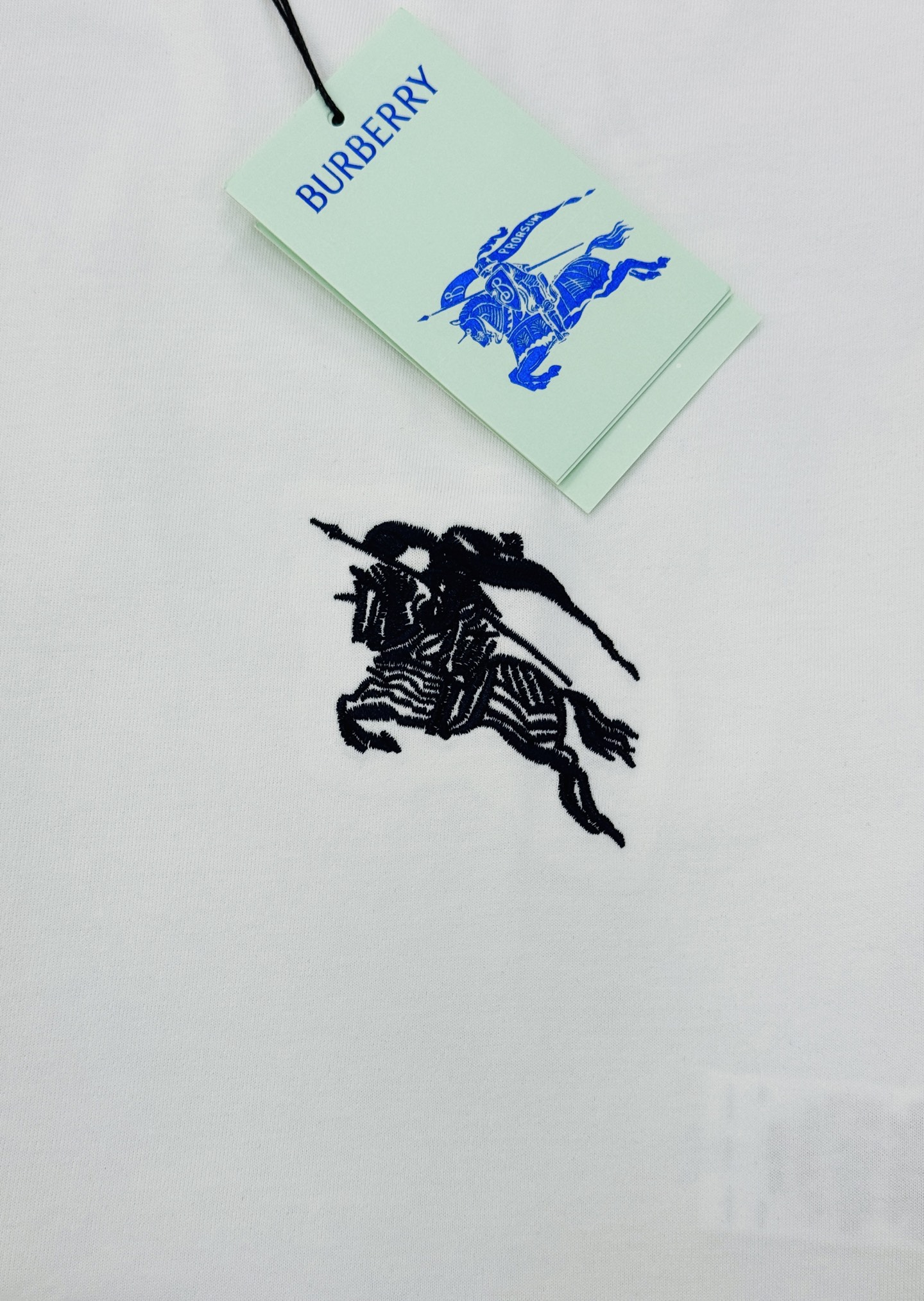 Burberry新款圆领T恤.男女同款❤️采用超舒适100%纯棉，柔软透气，春夏穿超舒服！圆领设计简约百