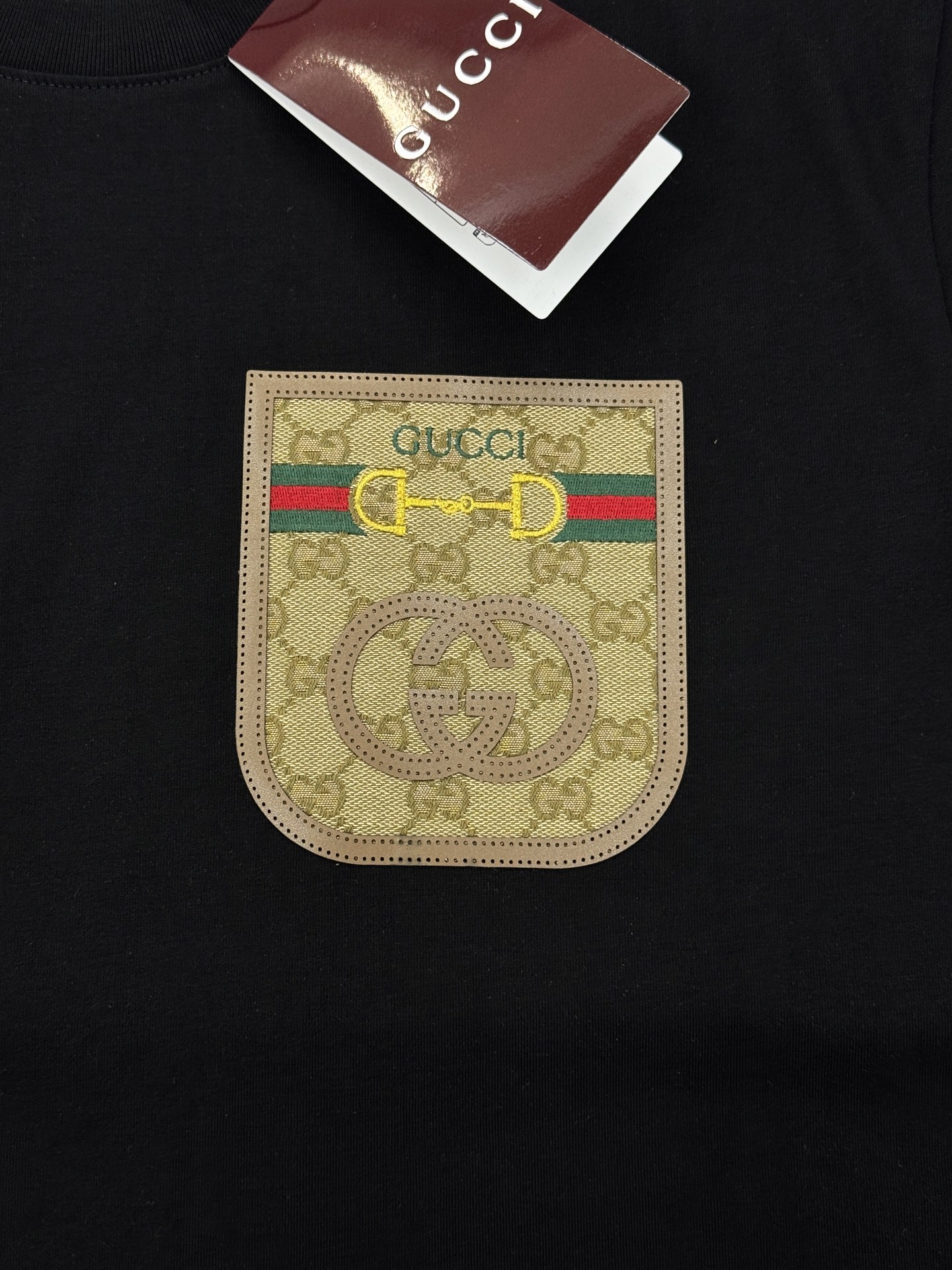 Gucci GG SuPreme短袖T恤，男女同款❤️超舒适纯棉材质，胸前GG SuPreme布料贴袋，