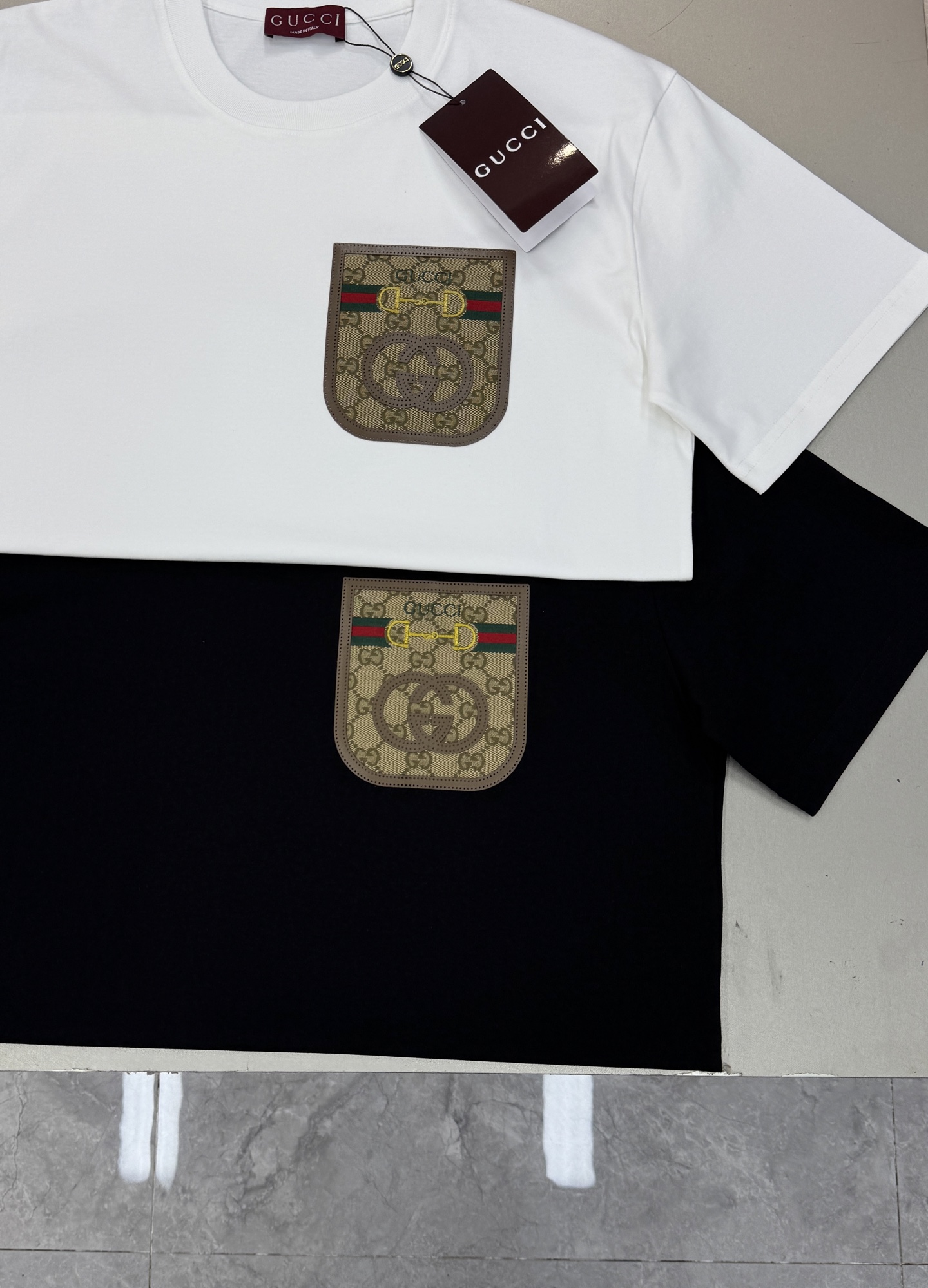 Gucci GG SuPreme短袖T恤，男女同款❤️超舒适纯棉材质，胸前GG SuPreme布料贴袋，