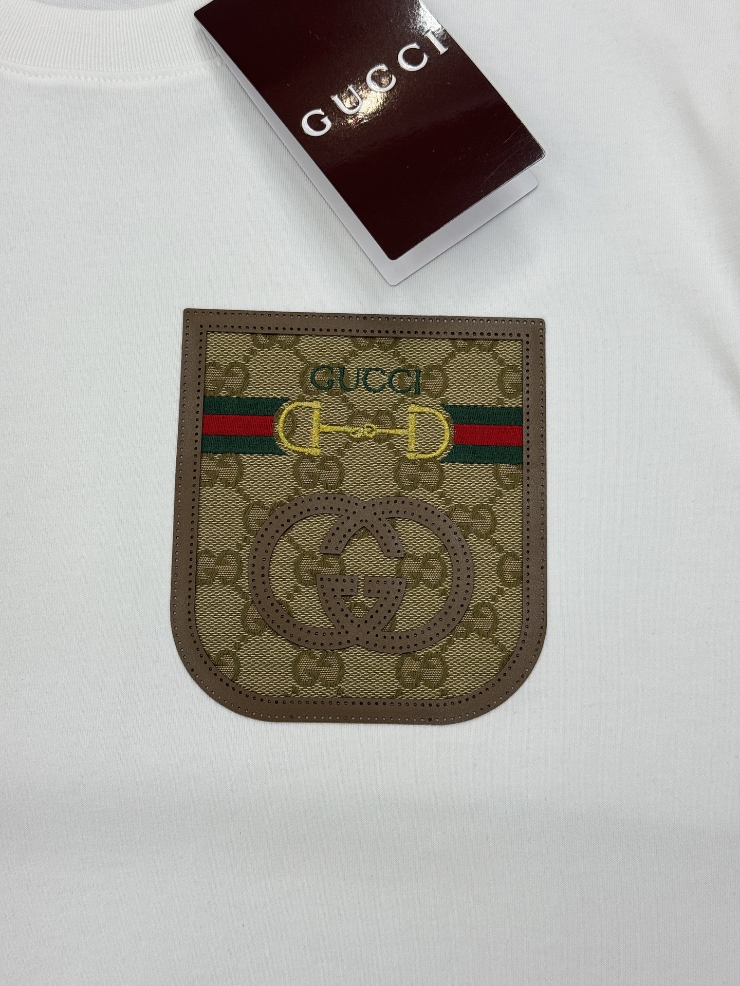 Gucci GG SuPreme短袖T恤，男女同款❤️超舒适纯棉材质，胸前GG SuPreme布料贴袋，