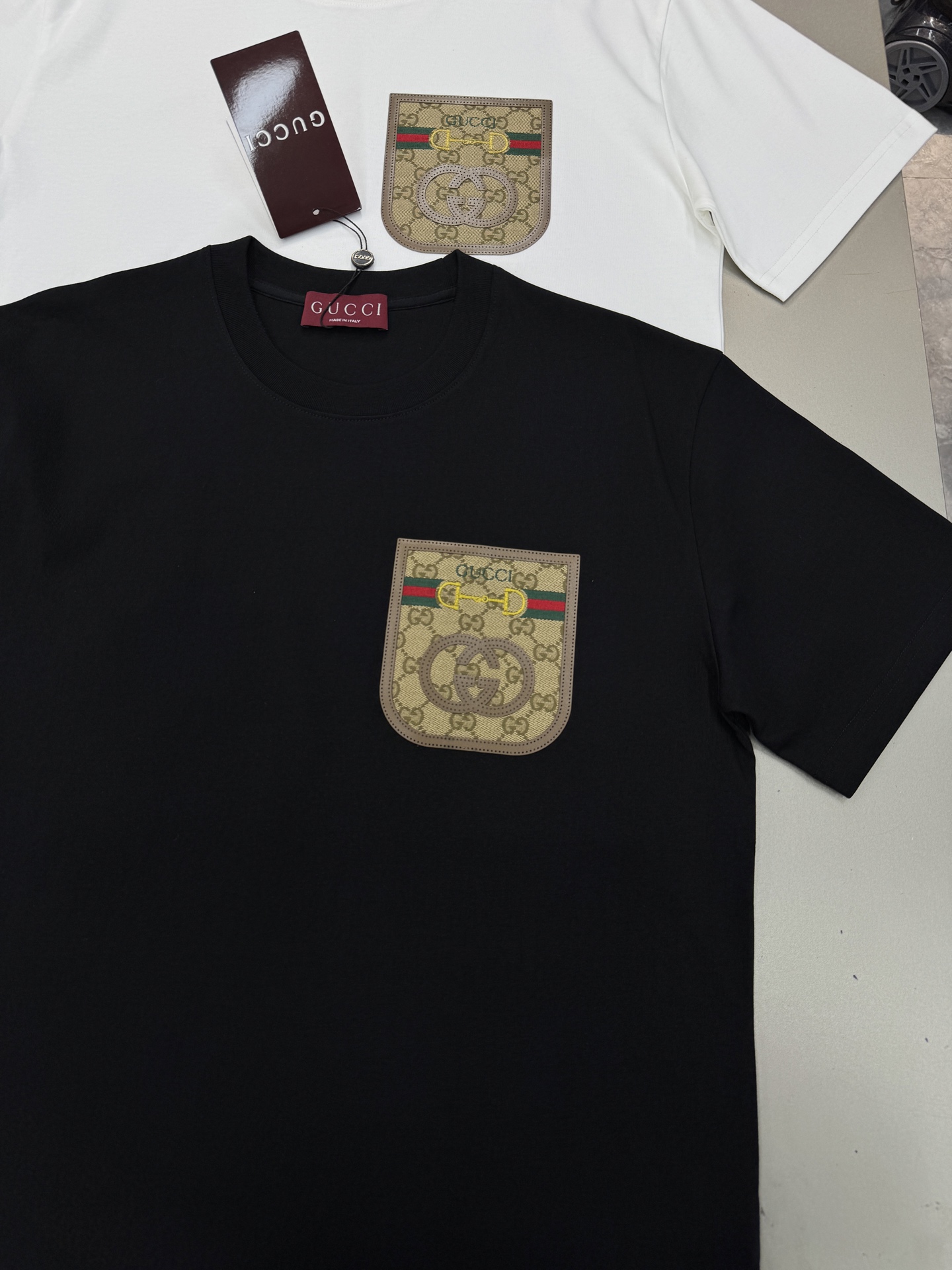 Gucci GG SuPreme短袖T恤，男女同款❤️超舒适纯棉材质，胸前GG SuPreme布料贴袋，