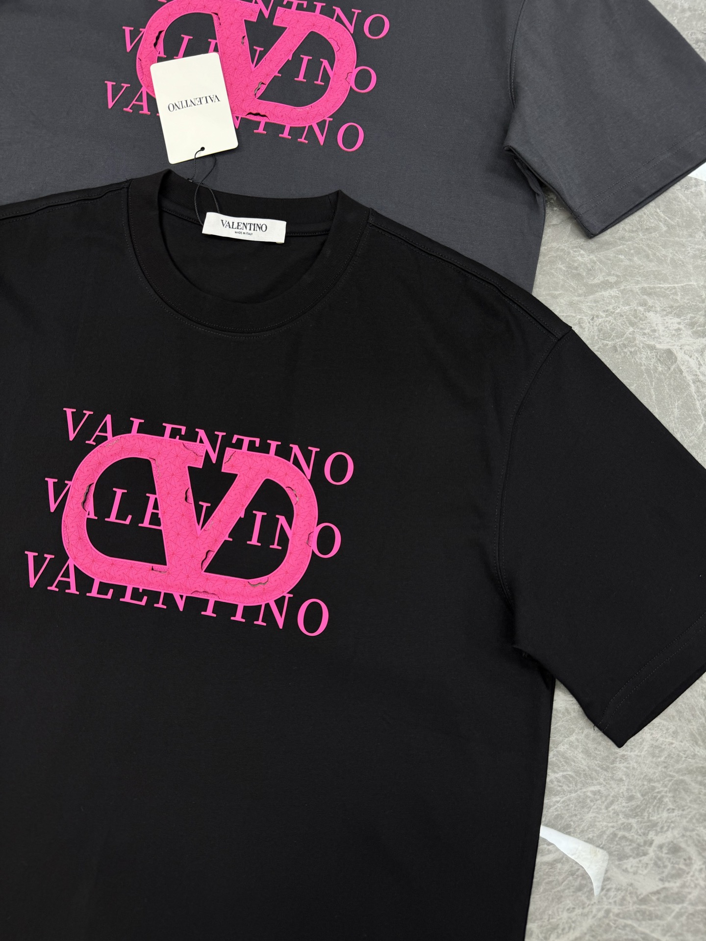 Valentin*华伦天-奴新款潮牌T恤.男女同款～❤️双面字母烫画设计.胸前视觉感高级字母LOGO硅胶