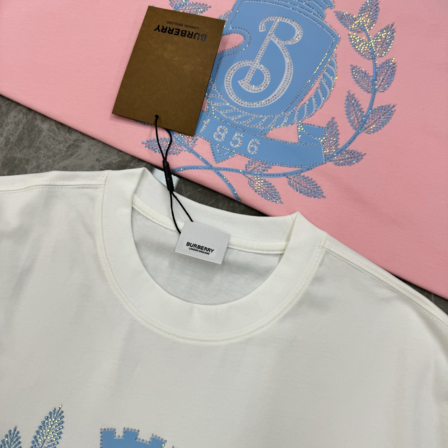 BBR*巴宝莉新款圆领T恤🔥男女同款❤️精致3D王牌印花工艺.烫钻双层工艺.简单又高级！一款最基础的单品