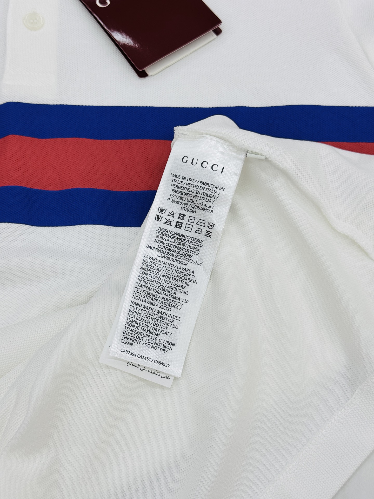 Gucci古奇POLO衫采用经典翻领设计，原单推荐❤️棉质面料柔软透气，夏天穿超舒服！白色+海军蓝配色，