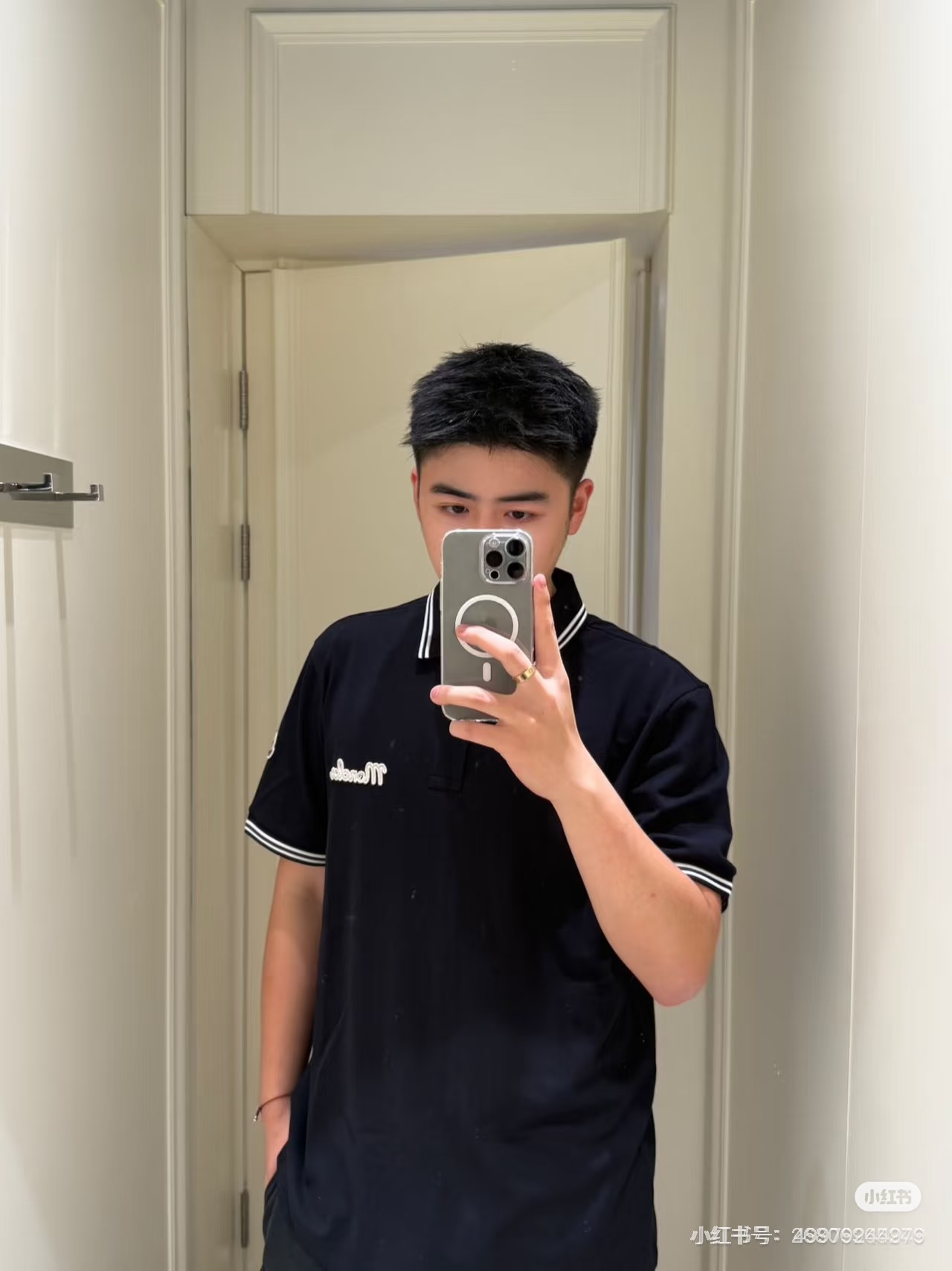 Moncler蒙口原单男士Polo衫，经典翻领+条纹装饰，简约又有细节感！高品质珠地棉料，柔软透气，夏天