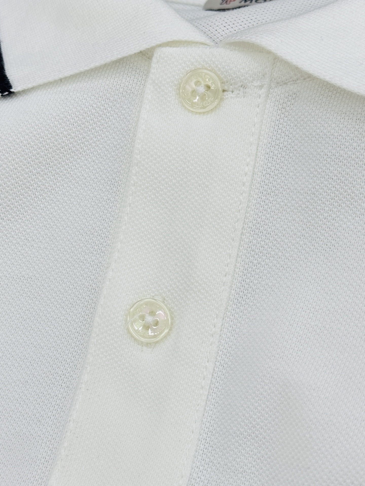 Moncler蒙口原单男士Polo衫，经典翻领+条纹装饰，简约又有细节感！高品质珠地棉料，柔软透气，夏天