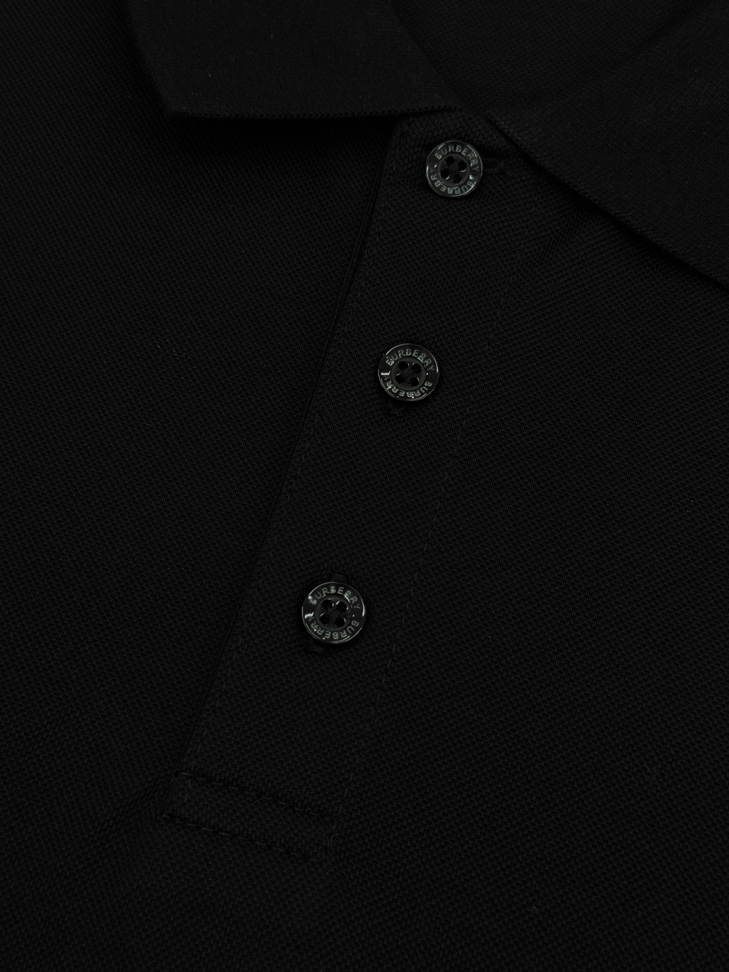 Burberry巴宝莉战马标Polo衫,经典纯色系设计,胸前精致立体战马超有辨识度!丝光珠地网眼棉材质,透气又舒适,夏天 Burberry巴宝莉战马标Polo衫,经典纯色系设计,胸前精致立体战马超有辨识度!丝光珠地网眼棉材质,透气又舒适,夏天