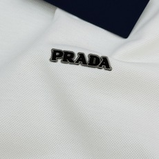 Prada普拉达经典Polo衫,商务人士推荐❤️采用柔软透气丝光珠地棉,穿着舒适又透气。简约翻领+胸前字母Logo标识, Prada普拉达经典Polo衫,商务人士推荐❤️采用柔软透气丝光珠地棉,穿着舒适又透气。简约翻领+胸前字母Logo标识,
