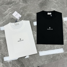 MONCLER蒙口26s夏季新款圆领短袖.品牌图形LOGO辨识度鲜明超级走心!!!袖子搭配经典小帽子标识.选用客供190 MONCLER蒙口26s夏季新款圆领短袖.品牌图形LOGO辨识度鲜明超级走心!!!袖子搭配经典小帽子标识.选用客供190