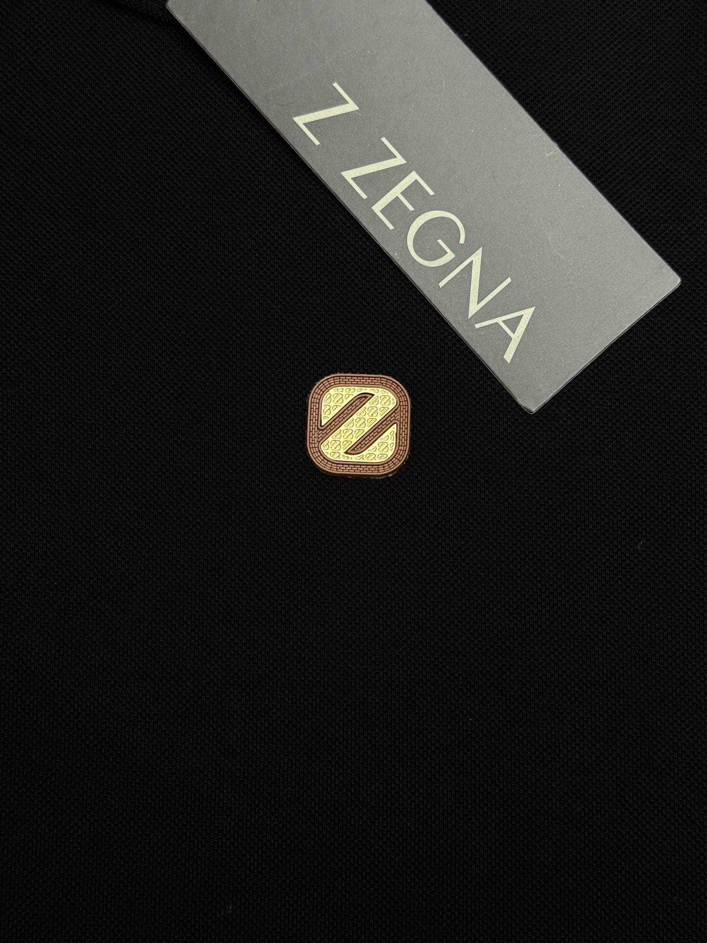 Zegna杰尼亚新品男士Polo衫，经典翻领设计，简约大方，左胸品牌logo超有辨识度.高品质双丝光珠地棉料，柔软透气，