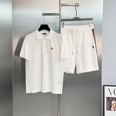 Zegna杰尼亚新品男士Polo衫,经典翻领设计,简约大方,左胸品牌logo超有辨识度.高品质双丝光珠地棉料,柔软透气, Zegna杰尼亚新品男士Polo衫,经典翻领设计,简约大方,左胸品牌logo超有辨识度.高品质双丝光珠地棉料,柔软透气,