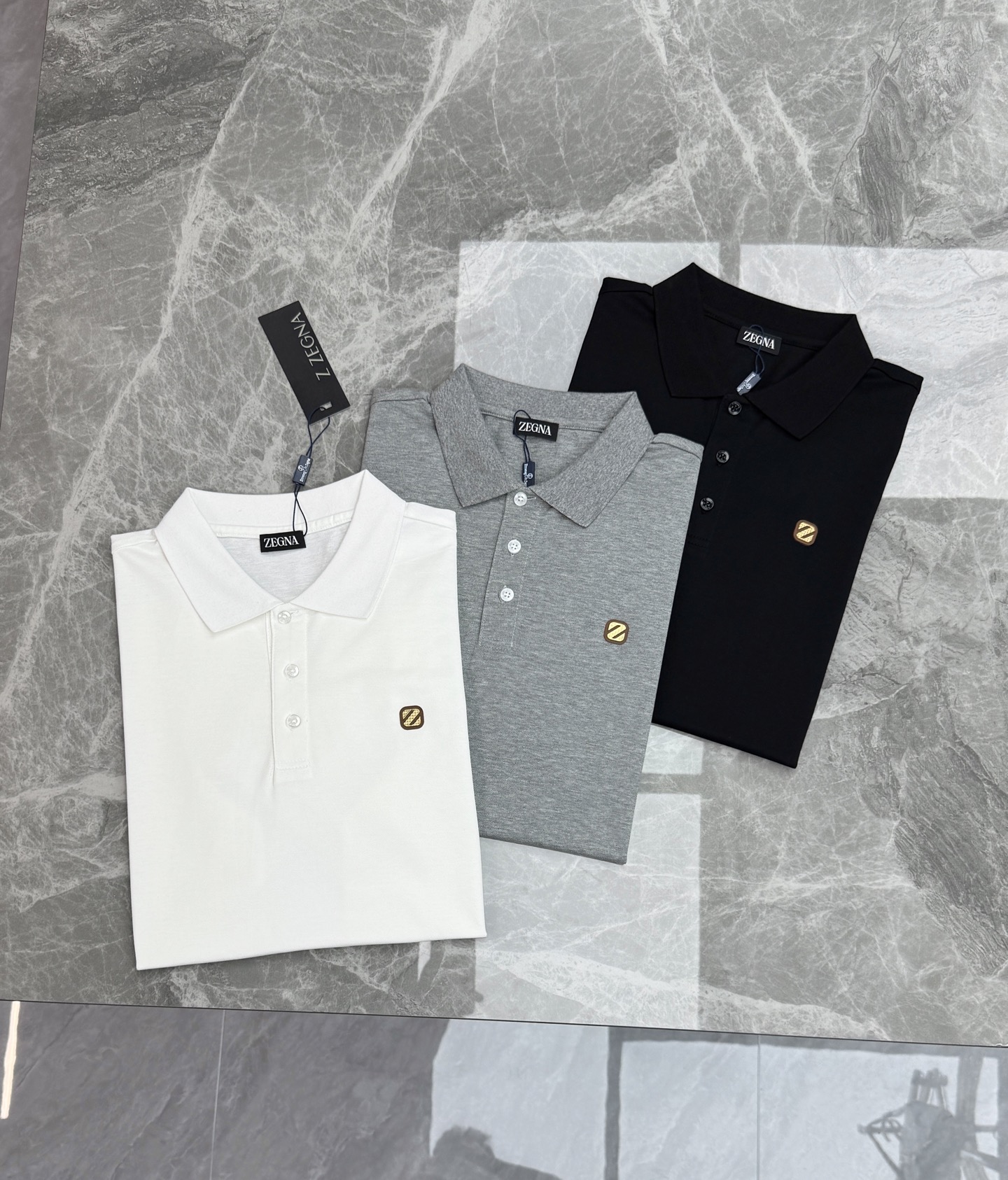 Zegna杰尼亚新品男士Polo衫，经典翻领设计，简约大方，左胸品牌logo超有辨识度.高品质双丝光珠地棉料，柔软透气，