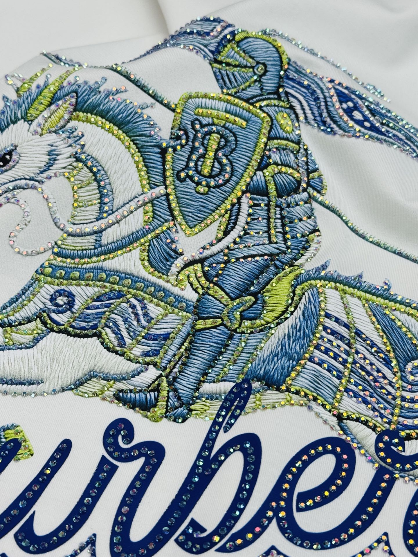 BBR*巴宝莉26s新品丝光棉T恤. 胸前骑士字母图形超有辨识度，英伦风满满！战马造型立体烫画.刺绣效果视觉感搭配色彩超