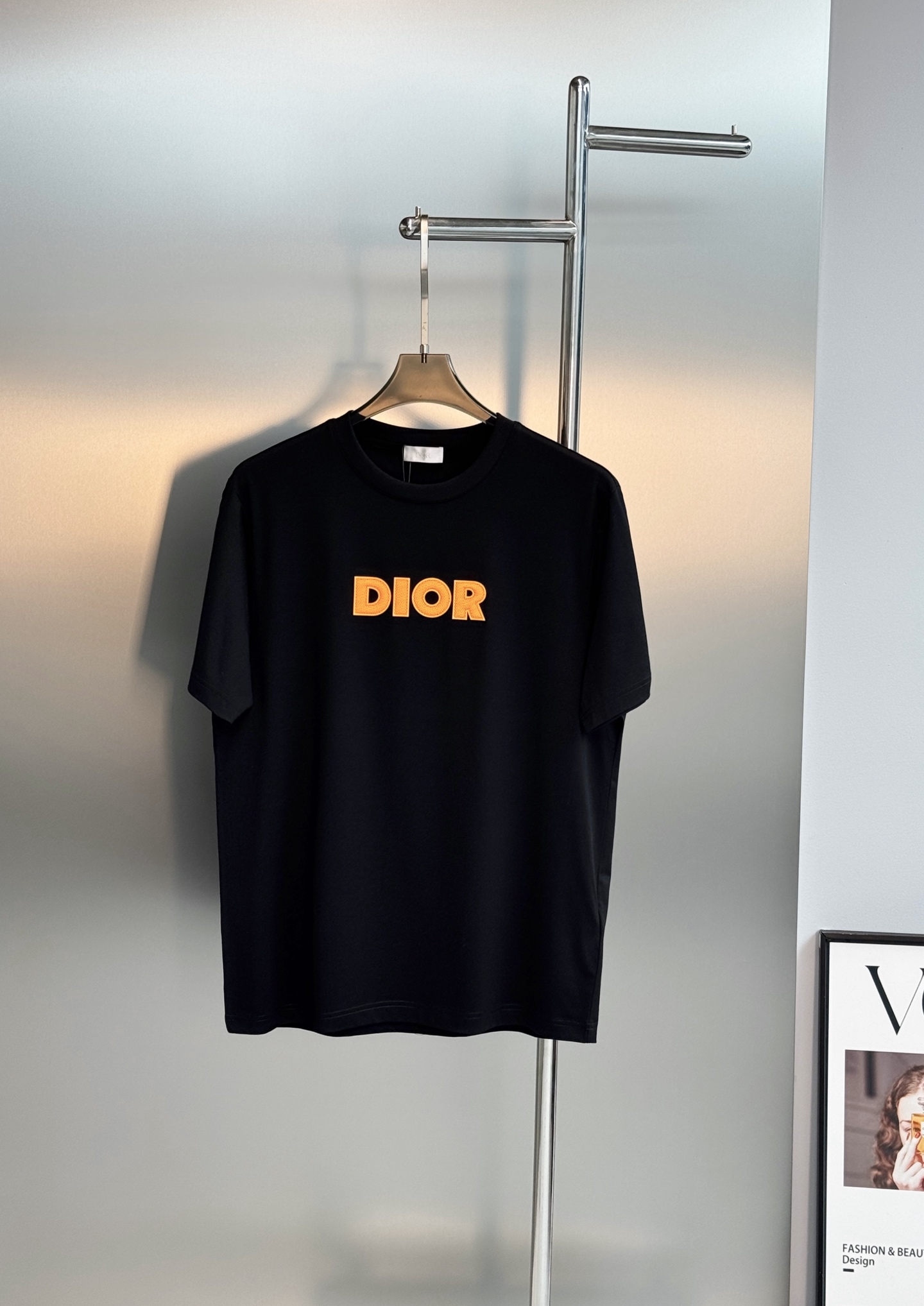 Dior迪奥26s新款丝光棉T恤，采用高品质丝光棉料，丝滑细腻.柔软舒适，日常穿着超友好！胸前立体硅胶烫画工艺.撞色设计