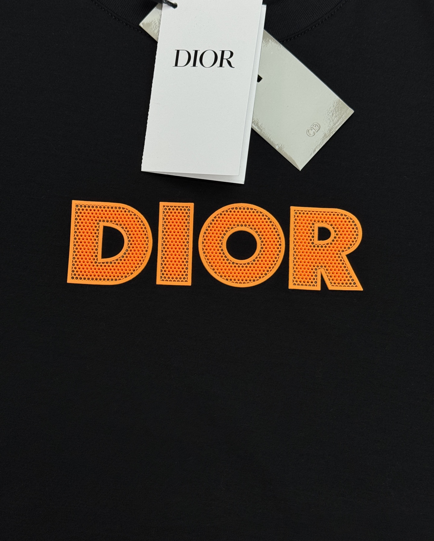 Dior迪奥26s新款丝光棉T恤，采用高品质丝光棉料，丝滑细腻.柔软舒适，日常穿着超友好！胸前立体硅胶烫画工艺.撞色设计