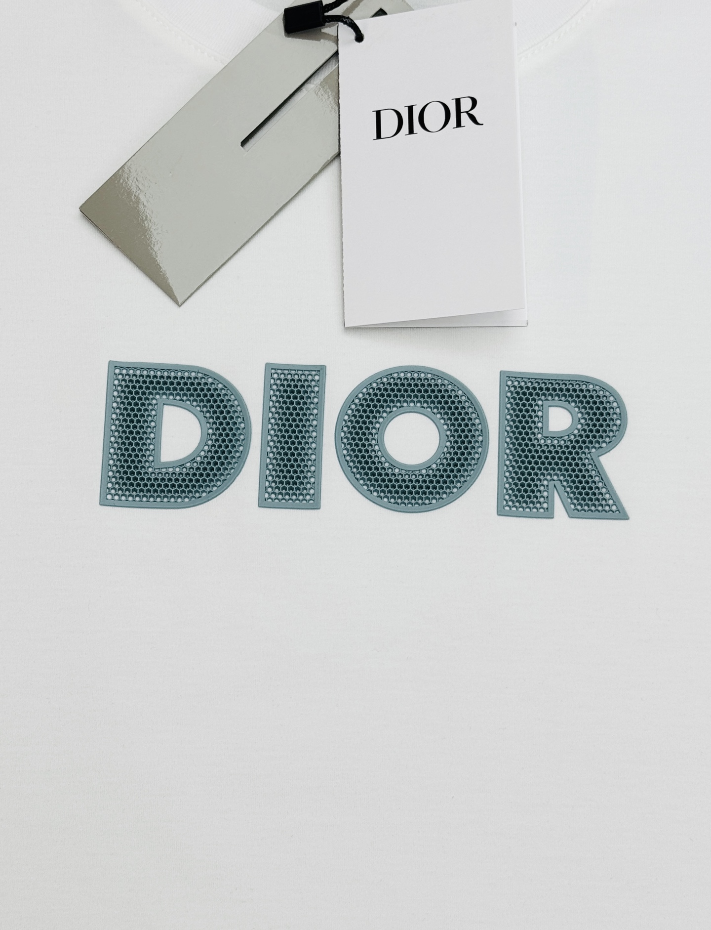 Dior迪奥26s新款丝光棉T恤，采用高品质丝光棉料，丝滑细腻.柔软舒适，日常穿着超友好！胸前立体硅胶烫画工艺.撞色设计