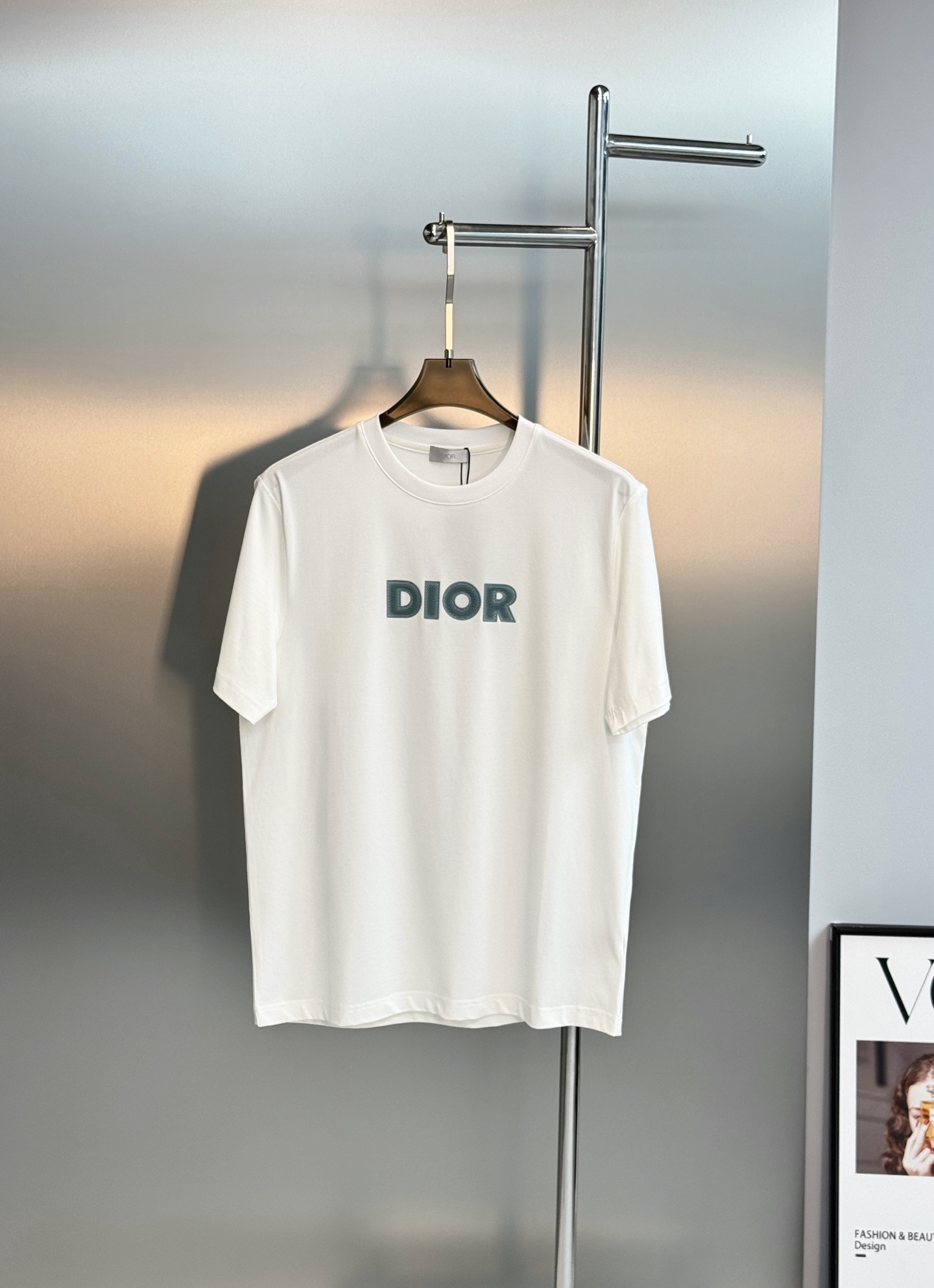 Dior迪奥26s新款丝光棉T恤，采用高品质丝光棉料，丝滑细腻.柔软舒适，日常穿着超友好！胸前立体硅胶烫画工艺.撞色设计