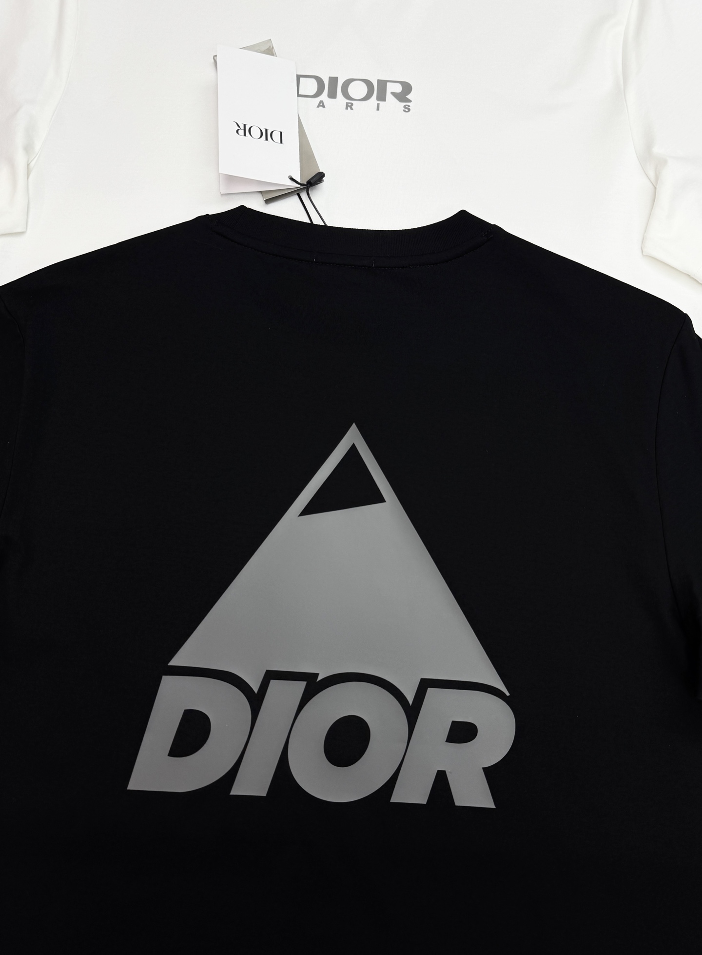 Dior迪奥26s春夏圆领T恤.新品推荐❤️纯色系-优质190g丝光棉布制成，机织技术，相比于普通面料更加富有质感...