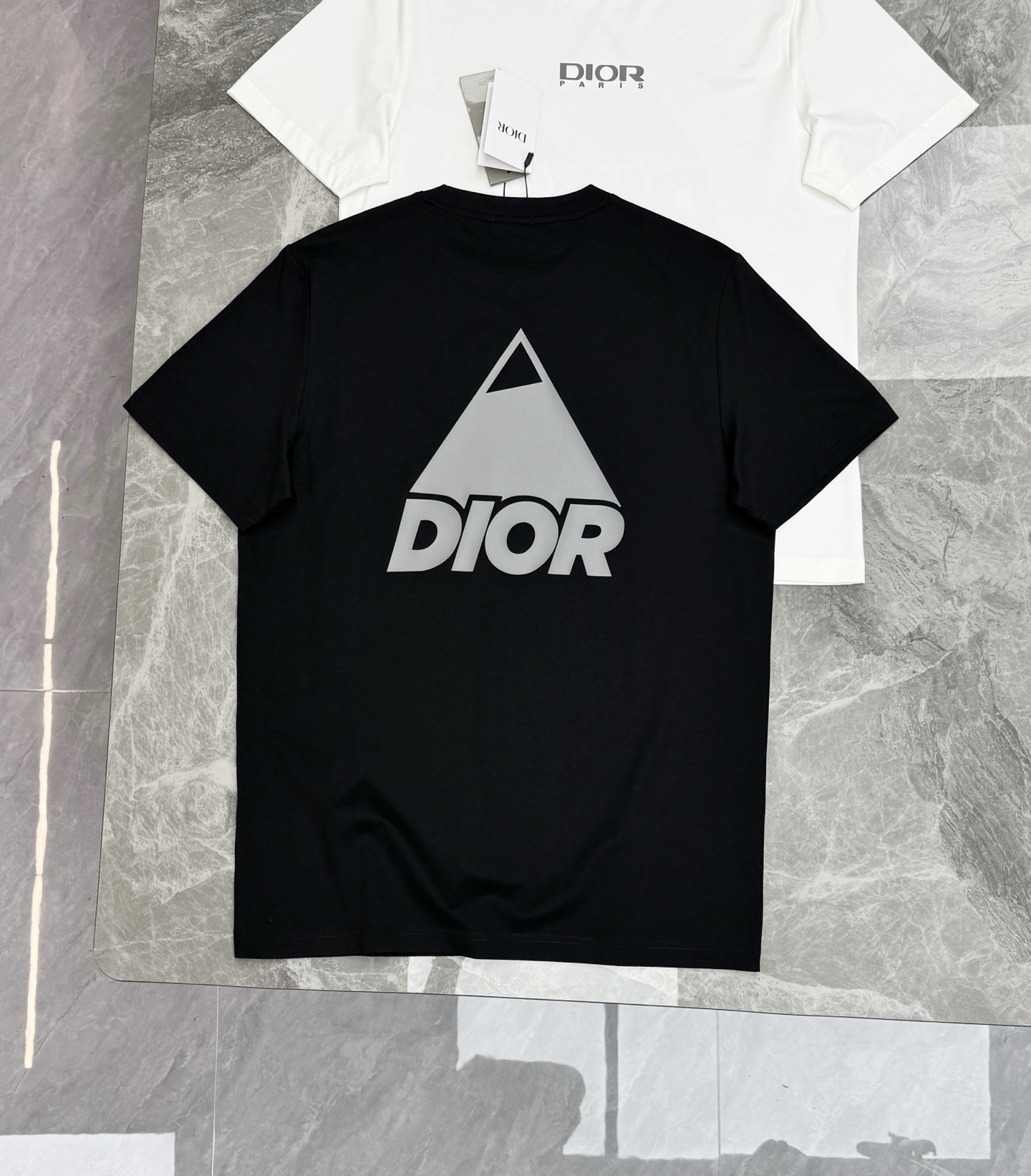 Dior迪奥26s春夏圆领T恤.新品推荐❤️纯色系-优质190g丝光棉布制成，机织技术，相比于普通面料更加富有质感...