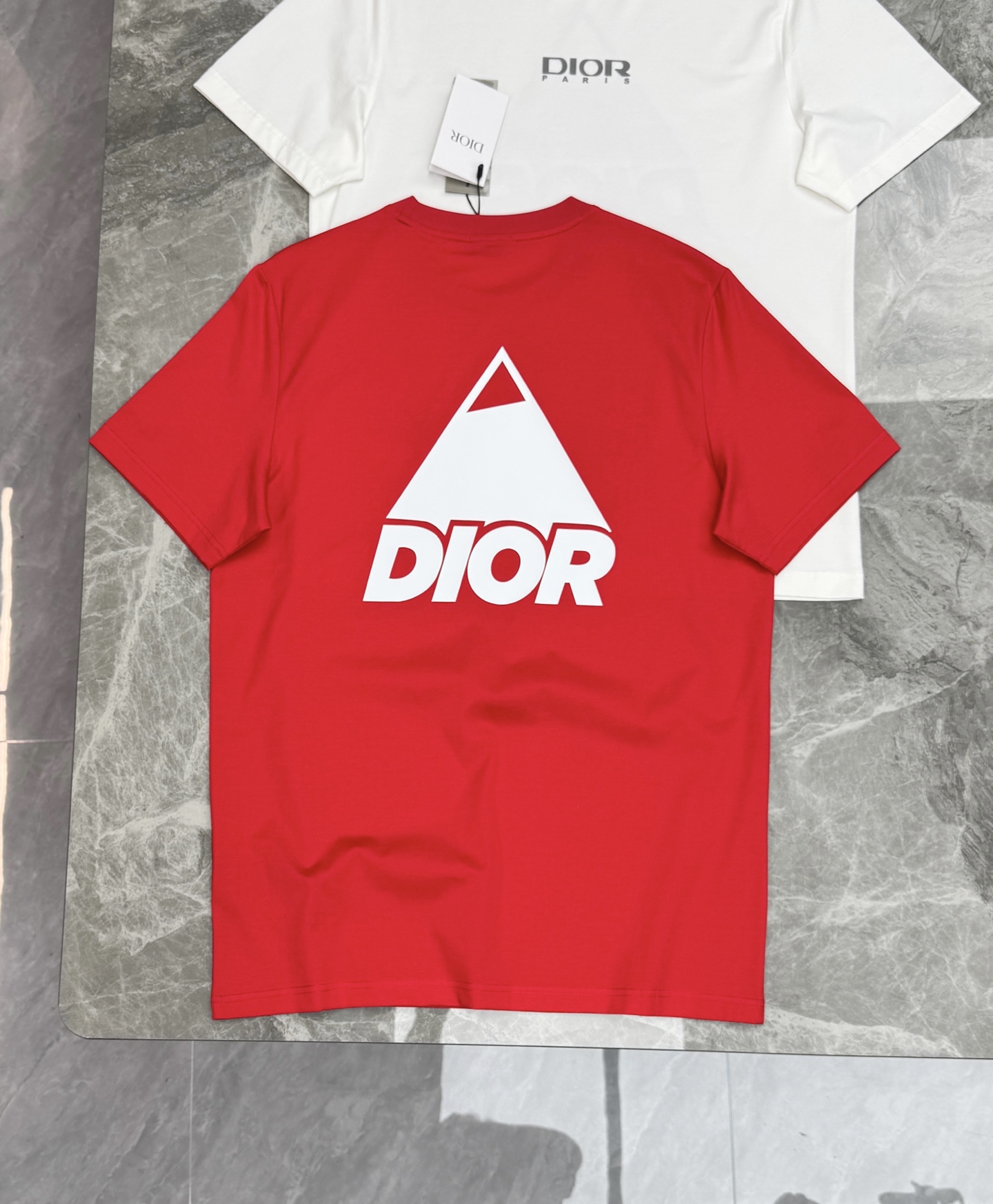 Dior迪奥26s春夏圆领T恤.新品推荐❤️纯色系-优质190g丝光棉布制成，机织技术，相比于普通面料更加富有质感...