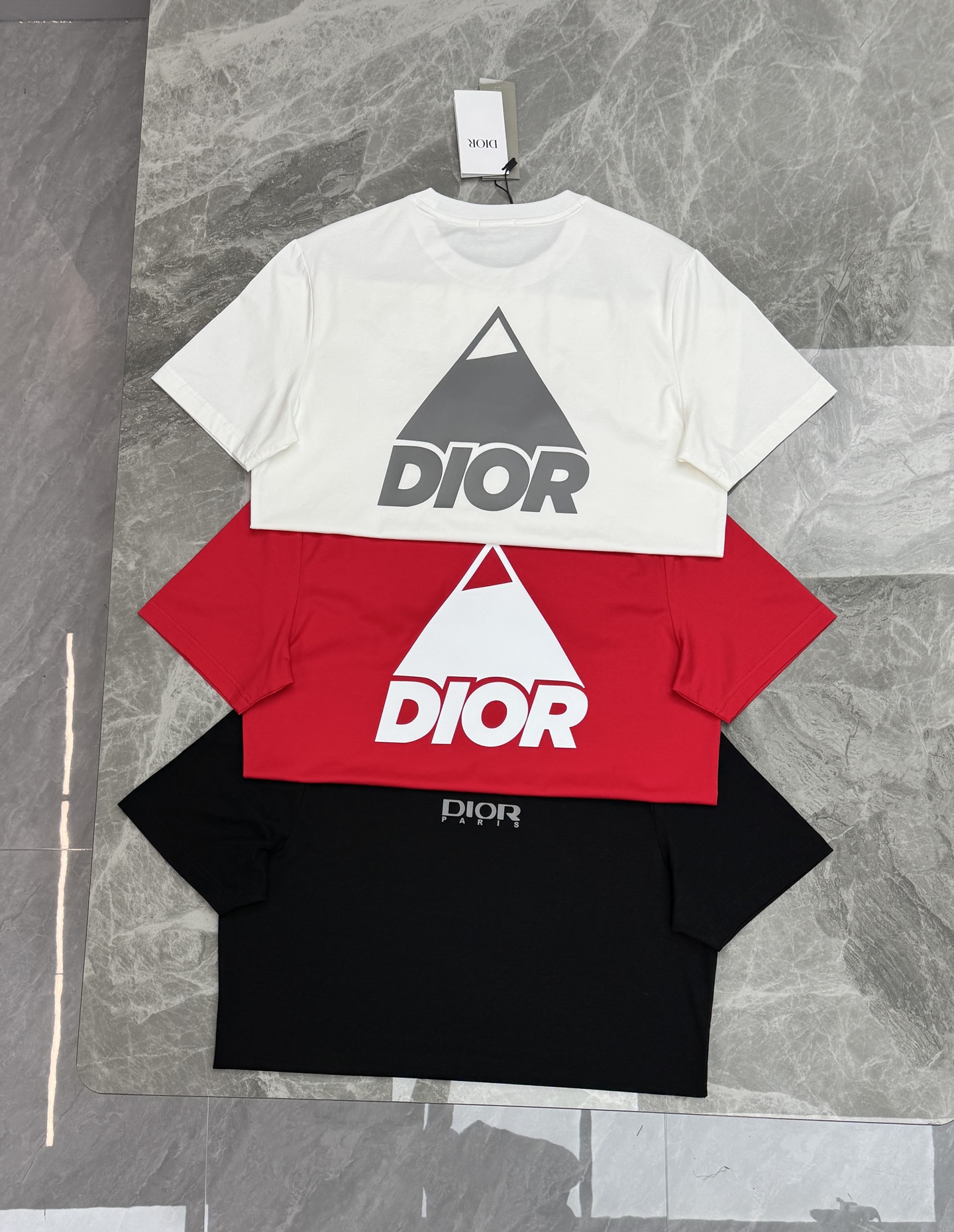 Dior迪奥26s春夏圆领T恤.新品推荐❤️纯色系-优质190g丝光棉布制成，机织技术，相比于普通面料更加富有质感...
