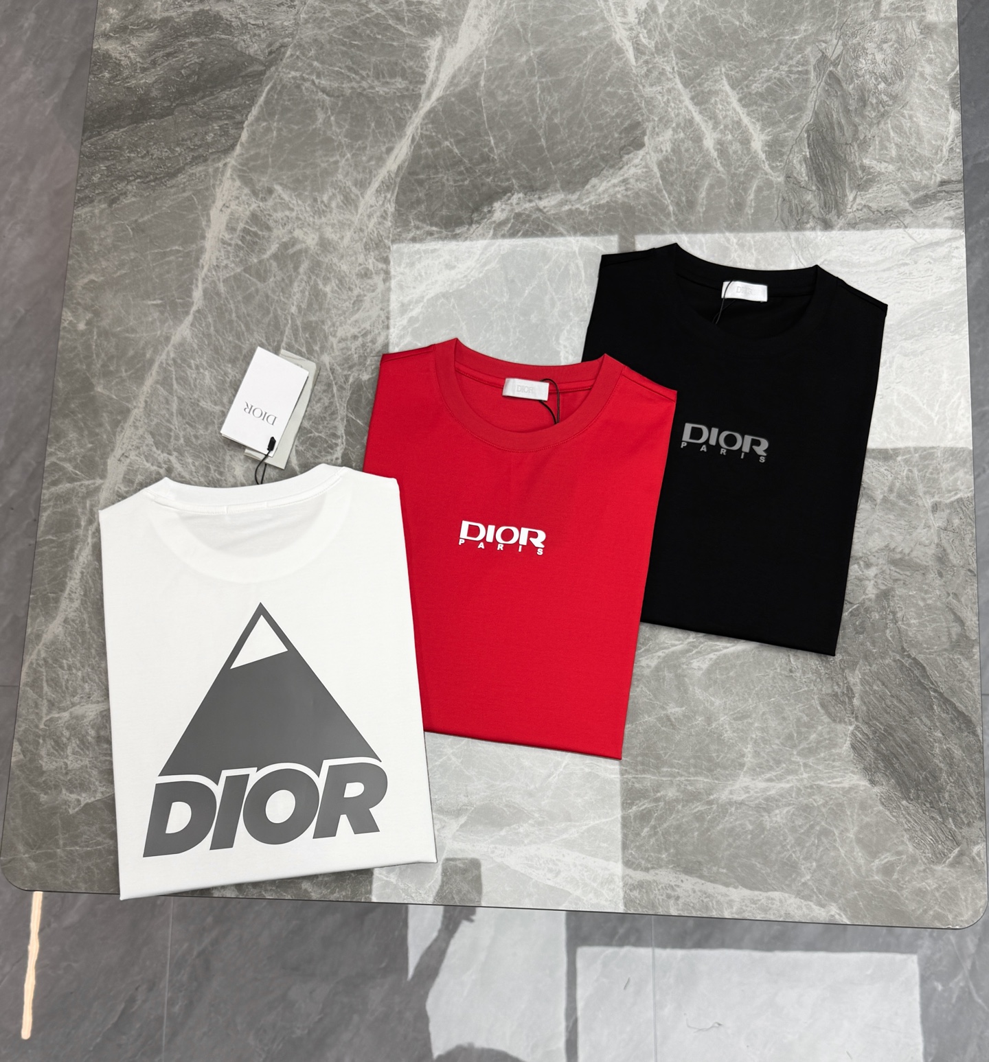 Dior迪奥26s春夏圆领T恤.新品推荐❤️纯色系-优质190g丝光棉布制成，机织技术，相比于普通面料更加富有质感...