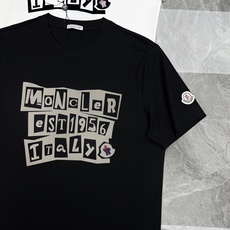 Moncler 蒙口新款丝光短袖T恤,经典字母立体烫画设计.简约又有辨识度✨左袖经典蒙口徽章,细节满分!高品质丝光棉面料 Moncler 蒙口新款丝光短袖T恤,经典字母立体烫画设计.简约又有辨识度✨左袖经典蒙口徽章,细节满分!高品质丝光棉面料