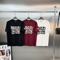 Moncler 蒙口新款丝光短袖T恤,经典字母立体烫画设计.简约又有辨识度✨左袖经典蒙口徽章,细节满分!高品质丝光棉面料 Moncler 蒙口新款丝光短袖T恤,经典字母立体烫画设计.简约又有辨识度✨左袖经典蒙口徽章,细节满分!高品质丝光棉面料