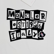 Moncler 蒙口新款丝光短袖T恤,经典字母立体烫画设计.简约又有辨识度✨左袖经典蒙口徽章,细节满分!高品质丝光棉面料 Moncler 蒙口新款丝光短袖T恤,经典字母立体烫画设计.简约又有辨识度✨左袖经典蒙口徽章,细节满分!高品质丝光棉面料