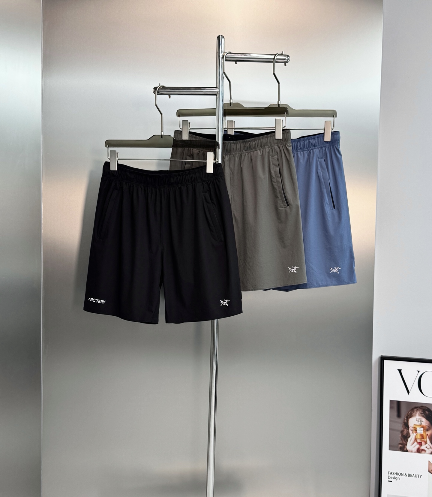 NO:937412,DESCENTE Desante's popular outdoor quick-drying sports and casual shorts. Recommended for high order!  The material of these shorts is soft, keeping you cool and comfortable even in the hot summer. The fabric is lightweight, durable and super silky!  Super elastic!  It’s really super good-looking and easy to wear!  The styles and colors are very rich, whether you are going to the mountains or the sea or on the city streets, they can meet your dressing needs ~ the king of outdoor versatility, loose version. Let you do whatever you want!  Color Black. Blue. Gray. Size M-3XL (/140 catties recommended L) Black off 3xl,, shorts,19860909DESCENTE迪桑特爆款户外速干运动休闲短裤.高订款推荐！这款短裤材质柔软,炎热的夏天也能保持清爽舒适.面料轻盈耐用,超级丝滑！超弹！真的超级好看又好穿！款式颜色很丰富,无论上山下海还是城市街头,都可以满足你的穿搭需求～户外百搭之王,宽松版型.让你随心所欲！颜色黑色.蓝色.灰色.码数M-3XL（/140斤建议L）黑色断3xl,,shorts,,Men's clothing