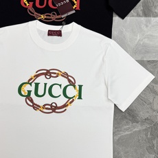 Gucci马年限定T恤,采用纯棉材质,柔软透气,夏天穿超舒服!胸前双G刺绣+马蹄铁元素,红黄配色超有新年 Gucci马年限定T恤,采用纯棉材质,柔软透气,夏天穿超舒服!胸前双G刺绣+马蹄铁元素,红黄配色超有新年