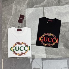 Gucci马年限定T恤,采用纯棉材质,柔软透气,夏天穿超舒服!胸前双G刺绣+马蹄铁元素,红黄配色超有新年 Gucci马年限定T恤,采用纯棉材质,柔软透气,夏天穿超舒服!胸前双G刺绣+马蹄铁元素,红黄配色超有新年
