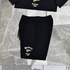 一套Burberry巴宝莉新款潮牌夏季套装🆕男女同款❤️短袖+短裤,黑白主调+复古骑士标&“London 一套Burberry巴宝莉新款潮牌夏季套装🆕男女同款❤️短袖+短裤,黑白主调+复古骑士标&“London