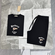 一套Burberry巴宝莉新款潮牌夏季套装🆕男女同款❤️短袖+短裤,黑白主调+复古骑士标&“London 一套Burberry巴宝莉新款潮牌夏季套装🆕男女同款❤️短袖+短裤,黑白主调+复古骑士标&“London