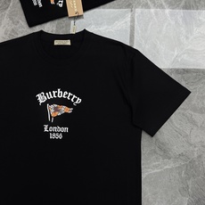 一套Burberry巴宝莉新款潮牌夏季套装🆕男女同款❤️短袖+短裤,黑白主调+复古骑士标&“London 一套Burberry巴宝莉新款潮牌夏季套装🆕男女同款❤️短袖+短裤,黑白主调+复古骑士标&“London