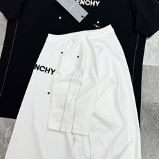 Givenchy纪梵希新款丝光棉T恤❤️简约设计+撞色Logo,辨识度超高!胸口品牌Givenchy字母立体饱满刺绣工艺 Givenchy纪梵希新款丝光棉T恤❤️简约设计+撞色Logo,辨识度超高!胸口品牌Givenchy字母立体饱满刺绣工艺