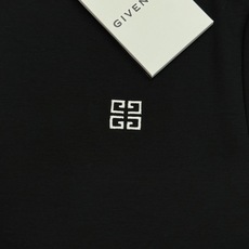 Givenchy纪梵希26s春夏经典款圆领T恤.原单推荐❤️小红书同款~基础款净版干净利落.胸口部位经典品牌图形立体绣花 Givenchy纪梵希26s春夏经典款圆领T恤.原单推荐❤️小红书同款~基础款净版干净利落.胸口部位经典品牌图形立体绣花