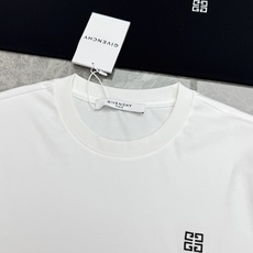 Givenchy纪梵希26s春夏经典款圆领T恤.原单推荐❤️小红书同款~基础款净版干净利落.胸口部位经典品牌图形立体绣花 Givenchy纪梵希26s春夏经典款圆领T恤.原单推荐❤️小红书同款~基础款净版干净利落.胸口部位经典品牌图形立体绣花