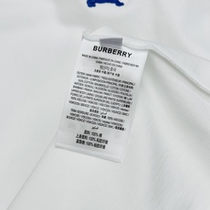 Burberry巴宝莉新款潮牌T恤.男女同款❤️ 面料甄选高克重精梳纯棉,摸起来软糯细腻却自带筋骨感,上身不软塌、不廉价 Burberry巴宝莉新款潮牌T恤.男女同款❤️ 面料甄选高克重精梳纯棉,摸起来软糯细腻却自带筋骨感,上身不软塌、不廉价