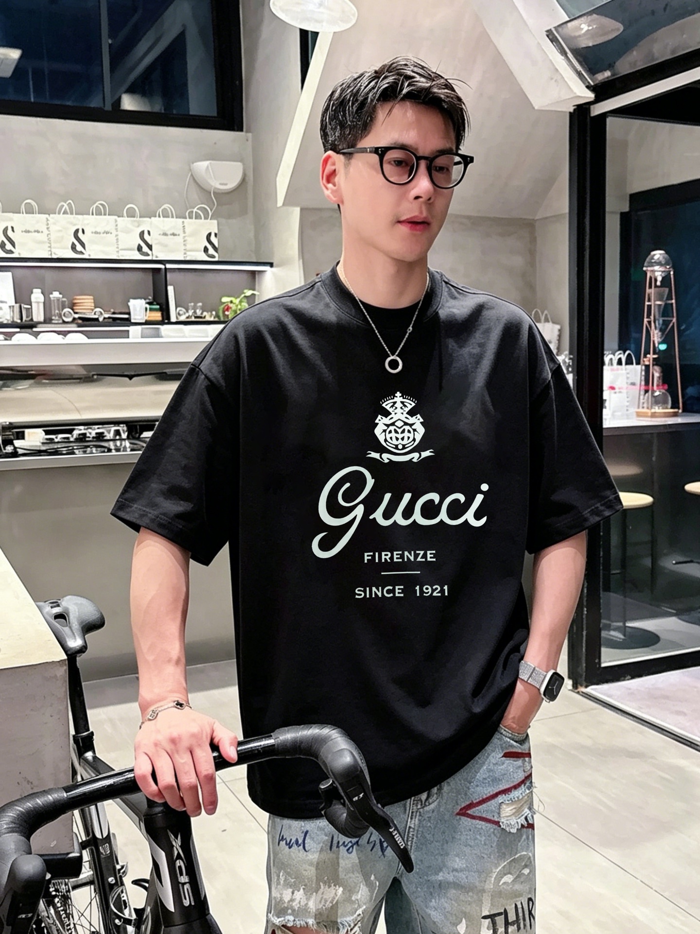P90 ⚜️ Gucci 1921 camiseta con insignia de Florencia. Unisex❤️ estética retro de la marca italiana de lujo centenaria, …