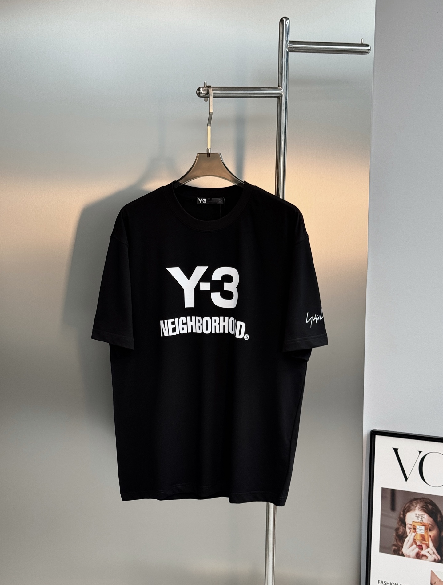 Y-3和Neighborhood联名T恤，男女同款❤️纯主调+撞色Logo，简约又有辨识度！230g棉质面料，穿着舒适透