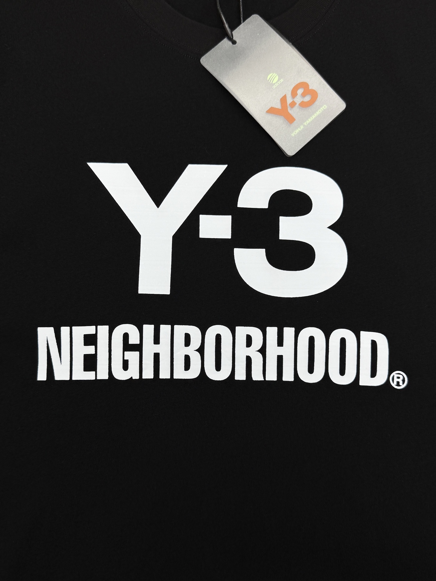 Y-3和Neighborhood联名T恤，男女同款❤️纯主调+撞色Logo，简约又有辨识度！230g棉质面料，穿着舒适透