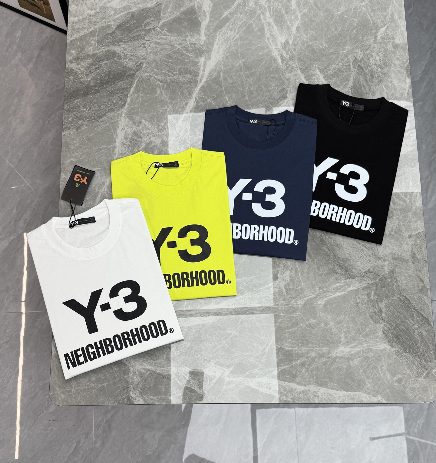 Y-3和Neighborhood联名T恤，男女同款❤️纯主调+撞色Logo，简约又有辨识度！230g棉质面料，穿着舒适透