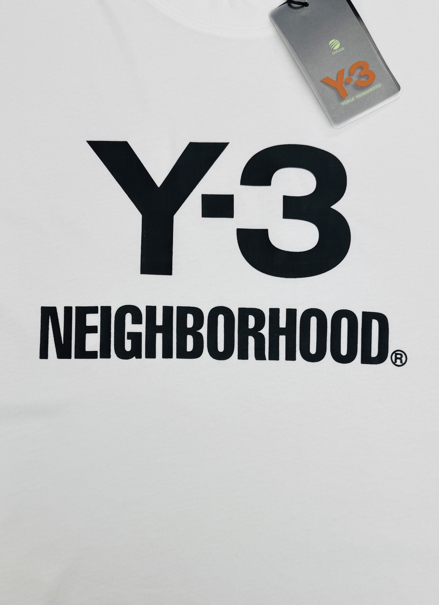 Y-3和Neighborhood联名T恤，男女同款❤️纯主调+撞色Logo，简约又有辨识度！230g棉质面料，穿着舒适透