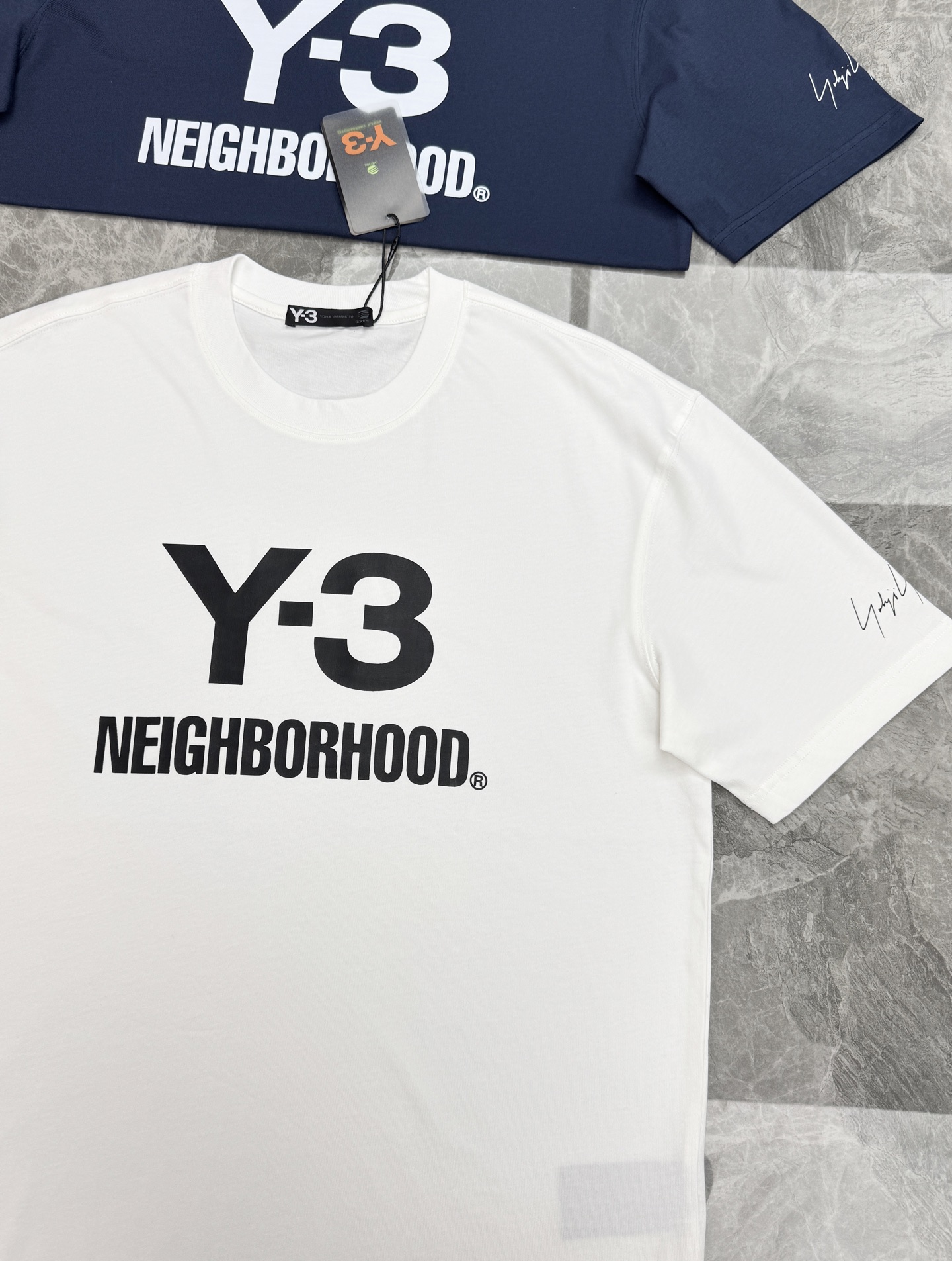 Y-3和Neighborhood联名T恤，男女同款❤️纯主调+撞色Logo，简约又有辨识度！230g棉质面料，穿着舒适透