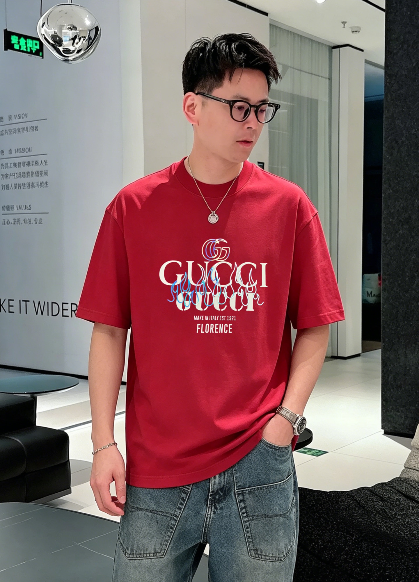 NO:918403,Gucci's new trendy brand t. The men's and women's style has a double G logo and the word 'GUCCI' on the front, with a graffiti-style design, super personalized!  The words 'Made in Italy' and 'Florence' highlight the brand's Italian origin. High-quality 230g cotton material, customized thread. It is comfortable and breathable to wear, and can be easily worn in daily casual or street style. It looks great with jeans and overalls!  Color black. Burgundy red. Fluorescent yellow. White. Size S-3XL slightly expanded version (L recommended per pound),, gucci, jeans,19860909Gucci古奇新款潮牌t.男女同款正面有双G标志和“GUCCI”字样,搭配涂鸦风设计,超有个性！“Made in Italy”“Florence”字样彰显品牌意大利血统.高品质230g棉料,定制螺纹.穿着舒适透气,日常休闲或街头风都能轻松驾驭,随便搭牛仔裤、工装裤都很出彩三标齐！颜色黑色.酒红.荧光黄.白色.码数S-3XL微扩版型（/斤建议L）,,gucci,jeans,,Men's clothing