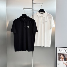 Versace范思哲2026s新款翻领Polo.基础款推荐.商务休闲随意搭配.胸前经典美杜莎字母图形.高温烫画品牌图形设 Versace范思哲2026s新款翻领Polo.基础款推荐.商务休闲随意搭配.胸前经典美杜莎字母图形.高温烫画品牌图形设