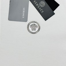 Versace范思哲2026s新款翻领Polo.基础款推荐.商务休闲随意搭配.胸前经典美杜莎字母图形.高温烫画品牌图形设 Versace范思哲2026s新款翻领Polo.基础款推荐.商务休闲随意搭配.胸前经典美杜莎字母图形.高温烫画品牌图形设