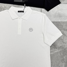 Versace范思哲2026s新款翻领Polo.基础款推荐.商务休闲随意搭配.胸前经典美杜莎字母图形.高温烫画品牌图形设 Versace范思哲2026s新款翻领Polo.基础款推荐.商务休闲随意搭配.胸前经典美杜莎字母图形.高温烫画品牌图形设