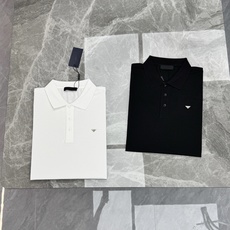 Prada普拉达三角标珠地棉Polo衫 | 黑白双选,极简奢雅.甄选意大利工艺级丝光珠地棉,自带呼吸感的网眼肌理,将Pr Prada普拉达三角标珠地棉Polo衫 | 黑白双选,极简奢雅.甄选意大利工艺级丝光珠地棉,自带呼吸感的网眼肌理,将Pr